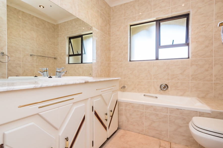 5 Bedroom Property for Sale in Club Milos Estate Free State